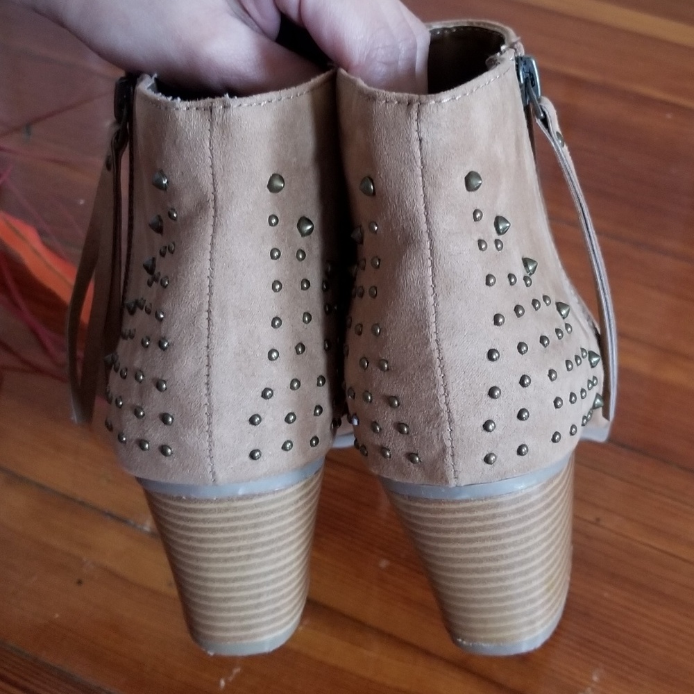 Express Ankle Booties Tan / Camel Color. Size 8 - image 3